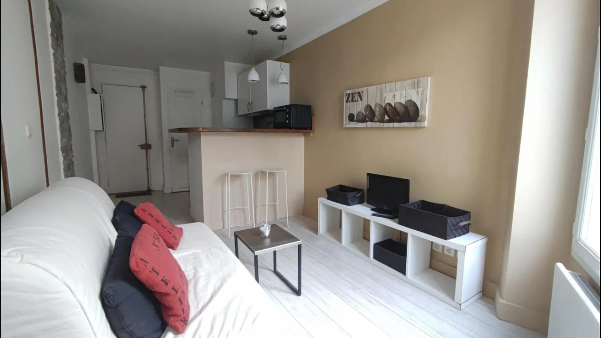 Studio Near Montmartre And Place De Clichy, Bright Sunny 4Th Floor Lägenhet Paris