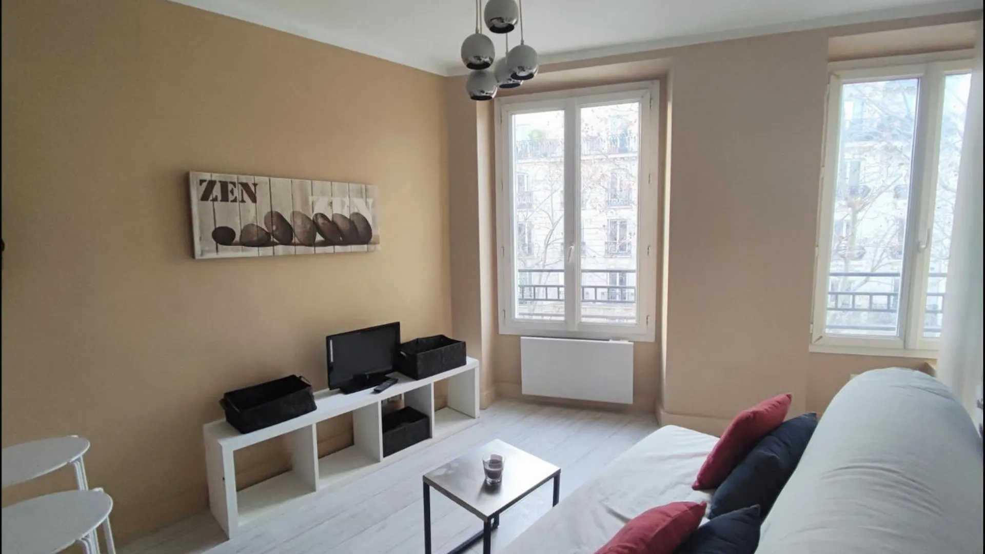 Studio Near Montmartre And Place De Clichy, Bright Sunny 4Th Floor Lägenhet Paris
